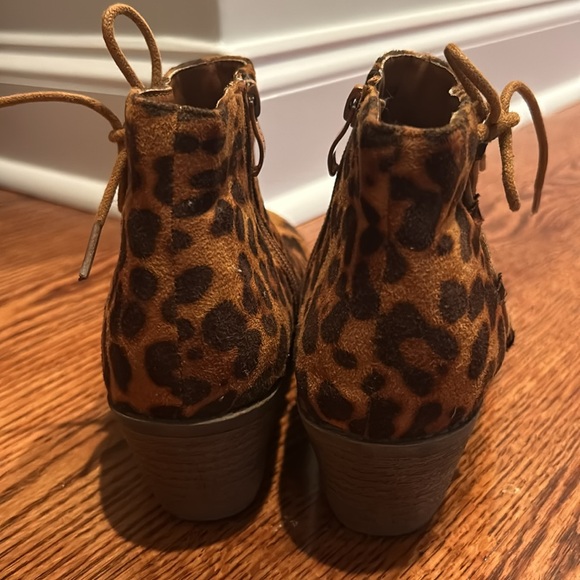 Girls Leopard Booties - Picture 2 of 4
